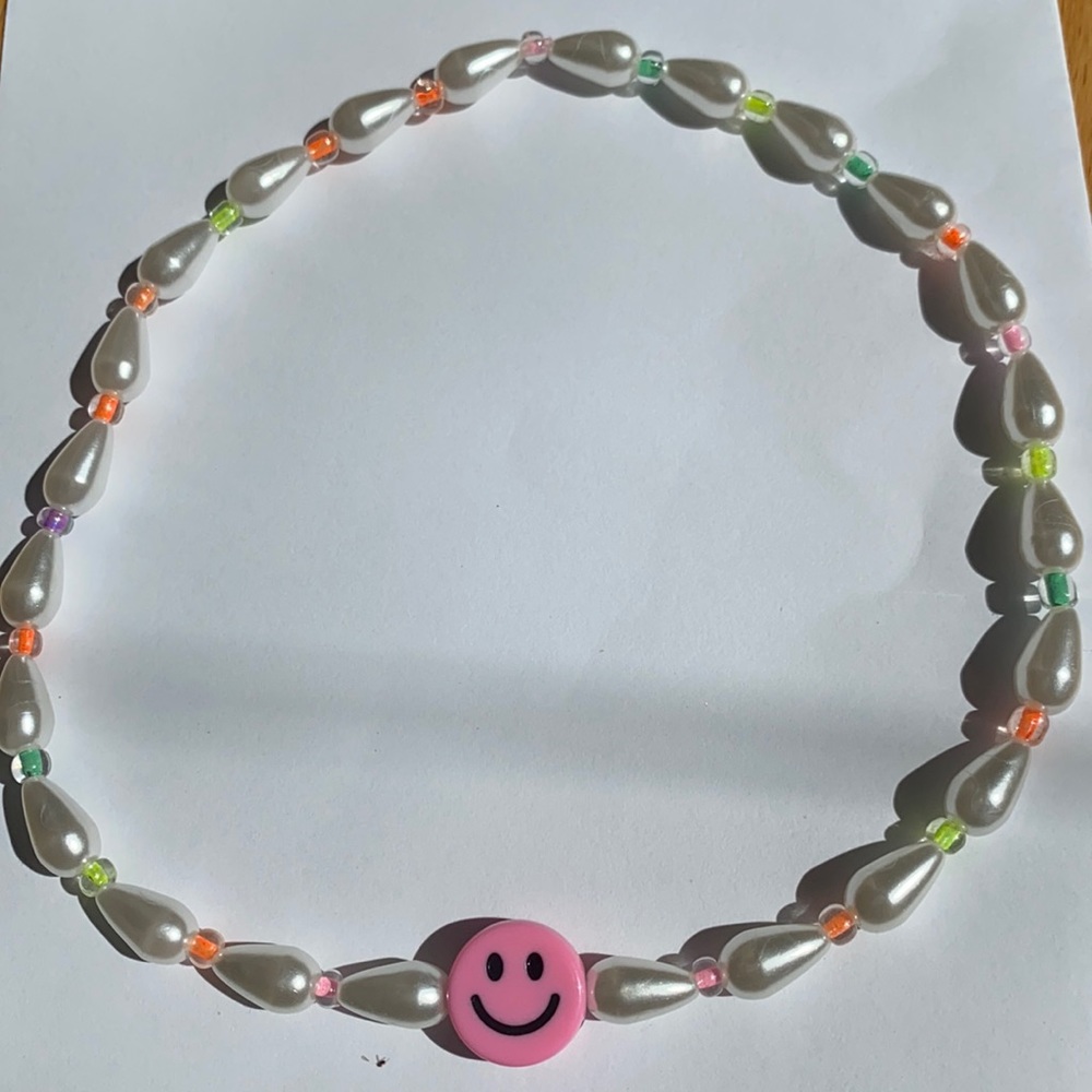 Handmade pearl smiley face stretchy beaded choker necklace